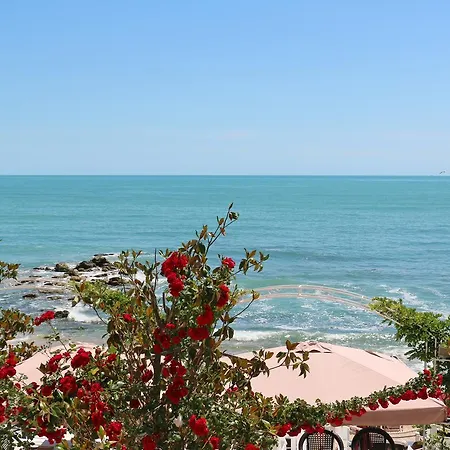 La Aparthotel 4*